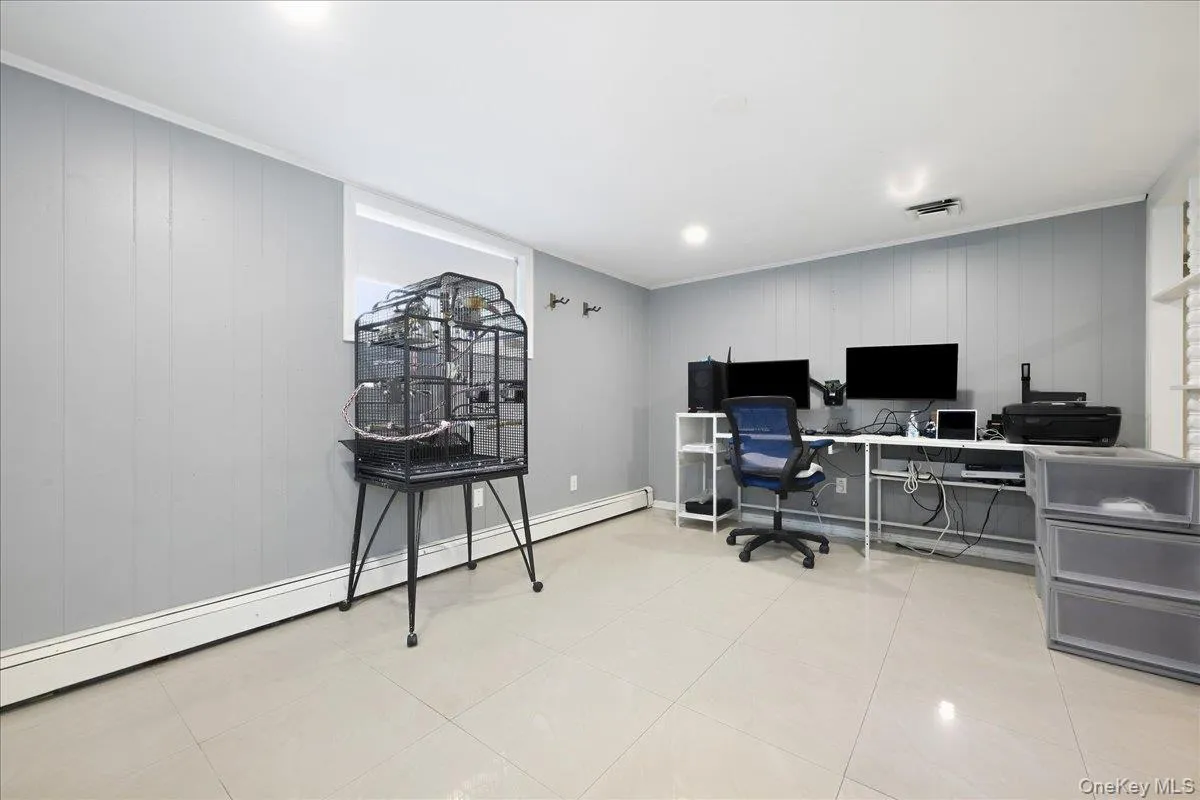 47 Royal Way, North Hempstead, NY, 4 Bedrooms Bedrooms, 8 Rooms Rooms,3 BathroomsBathrooms,Residential,For Rent,Royal,0,1056033 47 Royal Way, North Hempstead, NY, 4 Bedrooms Bedrooms, 8 Rooms Rooms,3 BathroomsBathrooms,Residential,For Rent,Royal,0,1056033