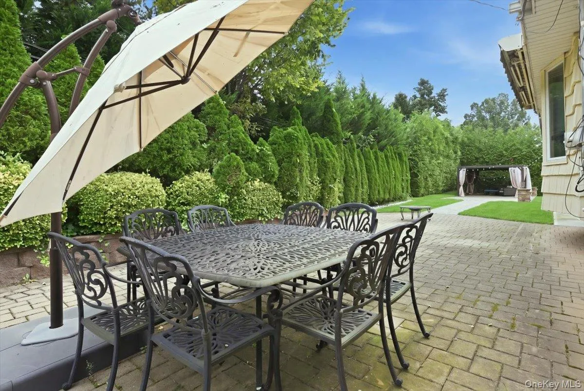 47 Royal Way, North Hempstead, NY, 4 Bedrooms Bedrooms, 8 Rooms Rooms,3 BathroomsBathrooms,Residential,For Rent,Royal,0,1056033 47 Royal Way, North Hempstead, NY, 4 Bedrooms Bedrooms, 8 Rooms Rooms,3 BathroomsBathrooms,Residential,For Rent,Royal,0,1056033