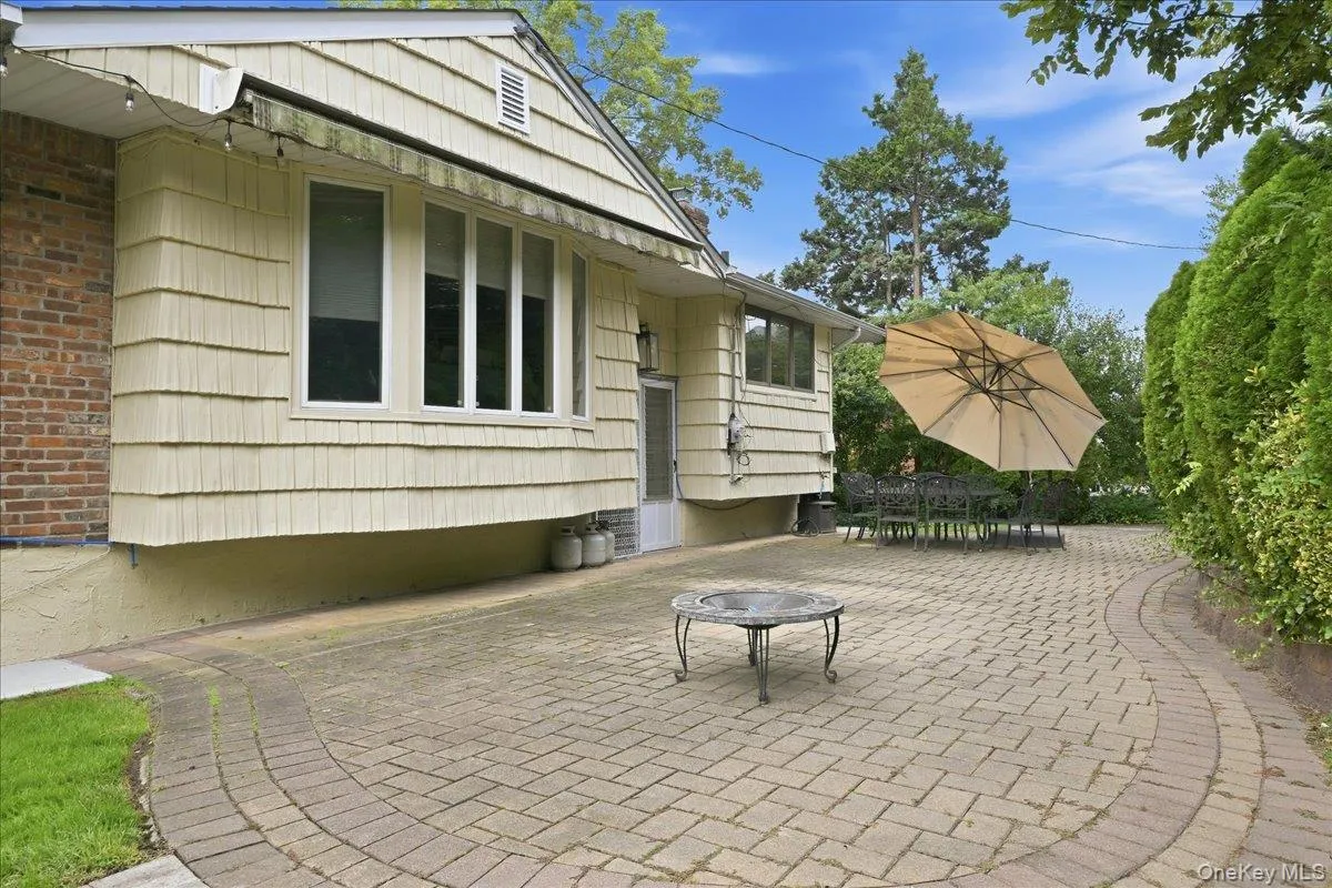 47 Royal Way, North Hempstead, NY, 4 Bedrooms Bedrooms, 8 Rooms Rooms,3 BathroomsBathrooms,Residential,For Rent,Royal,0,1056033 47 Royal Way, North Hempstead, NY, 4 Bedrooms Bedrooms, 8 Rooms Rooms,3 BathroomsBathrooms,Residential,For Rent,Royal,0,1056033