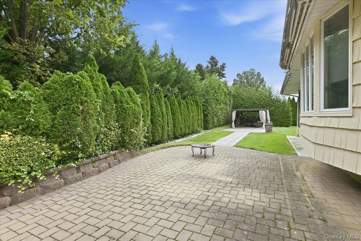 47 Royal Way, North Hempstead, NY, 4 Bedrooms Bedrooms, 8 Rooms Rooms,3 BathroomsBathrooms,Residential,For Rent,Royal,0,1056033 47 Royal Way, North Hempstead, NY, 4 Bedrooms Bedrooms, 8 Rooms Rooms,3 BathroomsBathrooms,Residential,For Rent,Royal,0,1056033