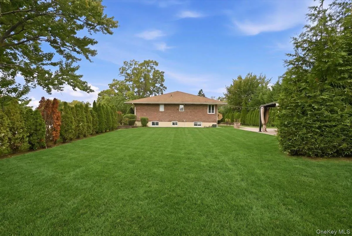 47 Royal Way, North Hempstead, NY, 4 Bedrooms Bedrooms, 8 Rooms Rooms,3 BathroomsBathrooms,Residential,For Rent,Royal,0,1056033 47 Royal Way, North Hempstead, NY, 4 Bedrooms Bedrooms, 8 Rooms Rooms,3 BathroomsBathrooms,Residential,For Rent,Royal,0,1056033