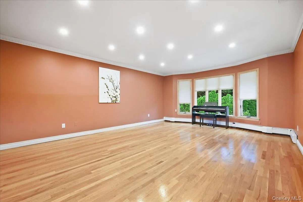 47 Royal Way, North Hempstead, NY, 4 Bedrooms Bedrooms, 8 Rooms Rooms,3 BathroomsBathrooms,Residential,For Rent,Royal,0,1056033 47 Royal Way, North Hempstead, NY, 4 Bedrooms Bedrooms, 8 Rooms Rooms,3 BathroomsBathrooms,Residential,For Rent,Royal,0,1056033