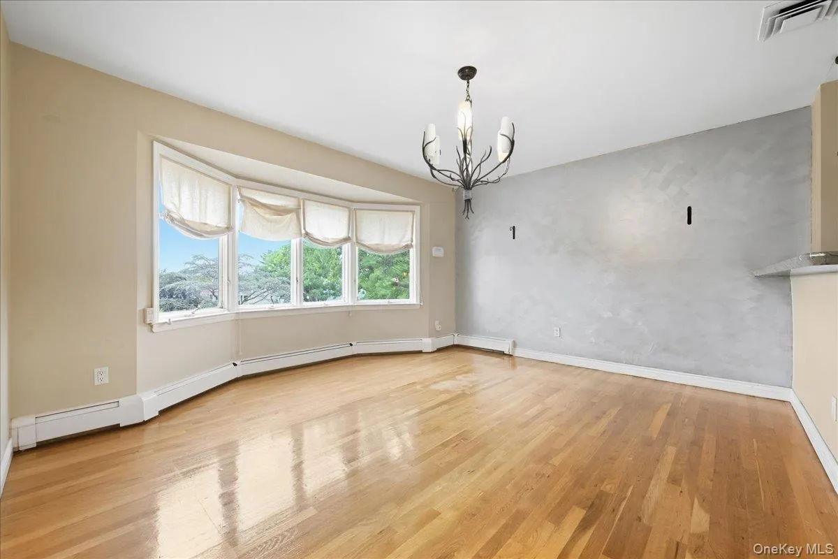 47 Royal Way, North Hempstead, NY, 4 Bedrooms Bedrooms, 8 Rooms Rooms,3 BathroomsBathrooms,Residential,For Rent,Royal,0,1056033 47 Royal Way, North Hempstead, NY, 4 Bedrooms Bedrooms, 8 Rooms Rooms,3 BathroomsBathrooms,Residential,For Rent,Royal,0,1056033