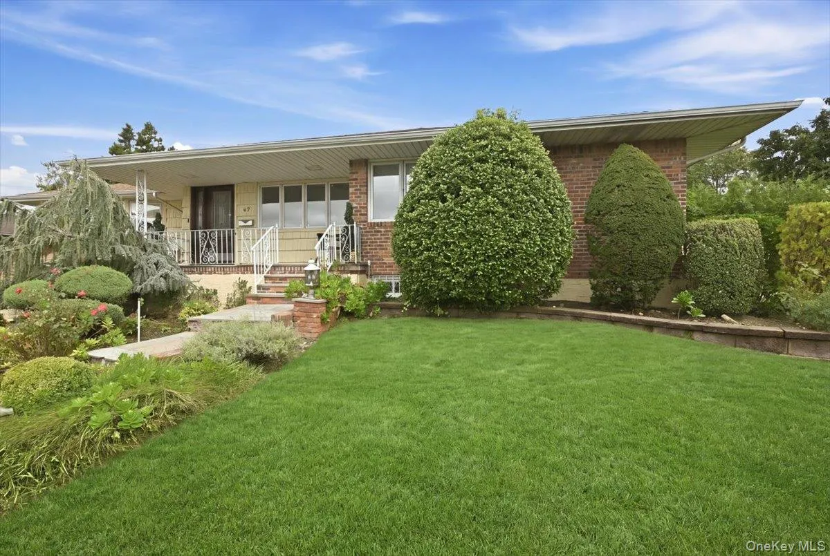 47 Royal Way, North Hempstead, NY, 4 Bedrooms Bedrooms, 8 Rooms Rooms,3 BathroomsBathrooms,Residential,For Rent,Royal,0,1056033 47 Royal Way, North Hempstead, NY, 4 Bedrooms Bedrooms, 8 Rooms Rooms,3 BathroomsBathrooms,Residential,For Rent,Royal,0,1056033