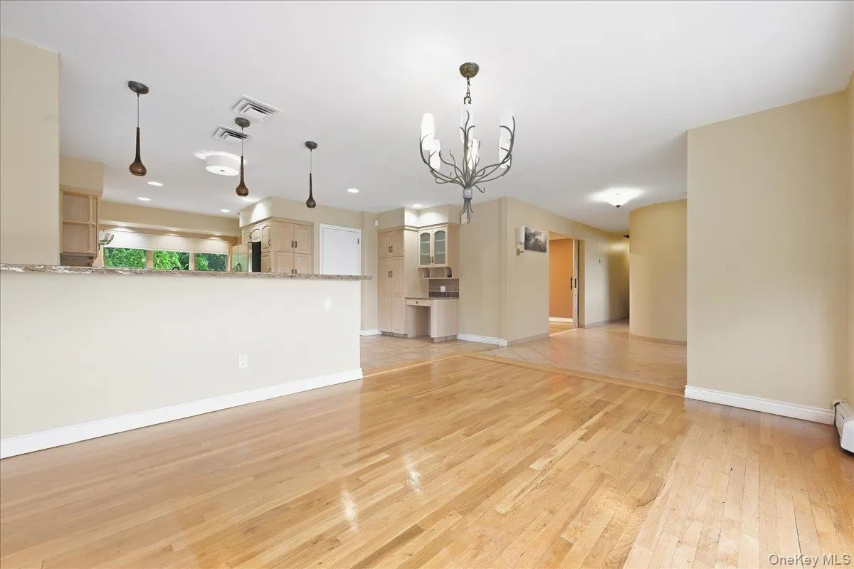 47 Royal Way, North Hempstead, NY, 4 Bedrooms Bedrooms, 8 Rooms Rooms,3 BathroomsBathrooms,Residential,For Rent,Royal,0,1056033 47 Royal Way, North Hempstead, NY, 4 Bedrooms Bedrooms, 8 Rooms Rooms,3 BathroomsBathrooms,Residential,For Rent,Royal,0,1056033
