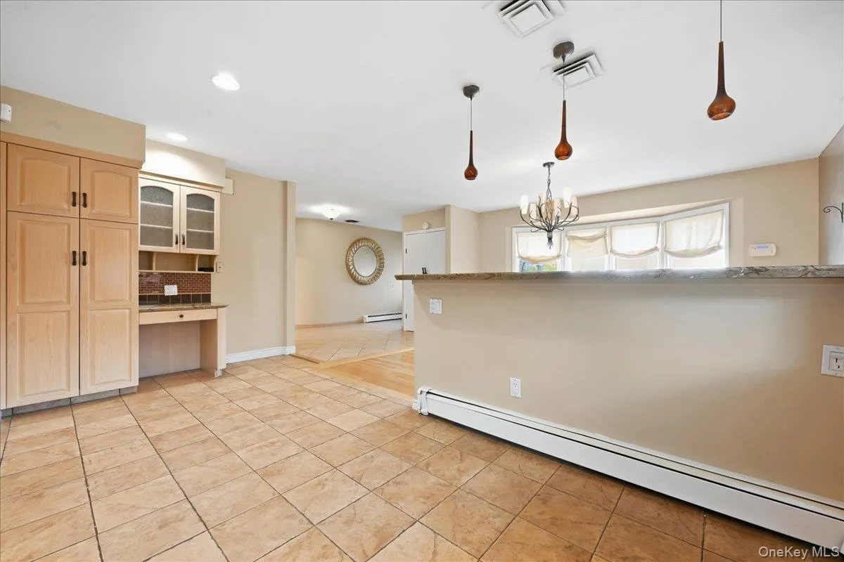 47 Royal Way, North Hempstead, NY, 4 Bedrooms Bedrooms, 8 Rooms Rooms,3 BathroomsBathrooms,Residential,For Rent,Royal,0,1056033 47 Royal Way, North Hempstead, NY, 4 Bedrooms Bedrooms, 8 Rooms Rooms,3 BathroomsBathrooms,Residential,For Rent,Royal,0,1056033