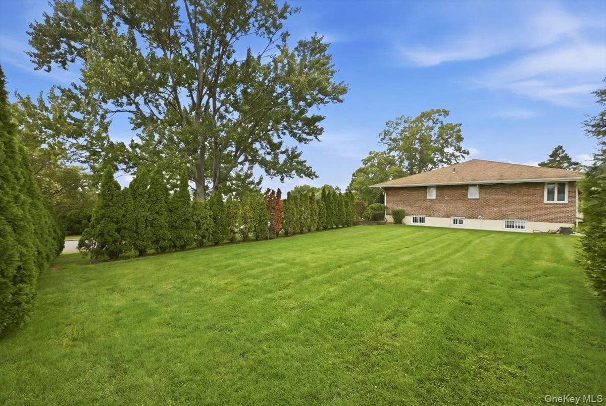 47 Royal Way, North Hempstead, NY, 4 Bedrooms Bedrooms, 8 Rooms Rooms,3 BathroomsBathrooms,Residential,For Rent,Royal,0,1056033 47 Royal Way, North Hempstead, NY, 4 Bedrooms Bedrooms, 8 Rooms Rooms,3 BathroomsBathrooms,Residential,For Rent,Royal,0,1056033