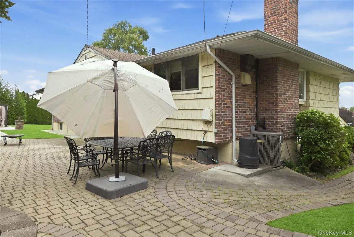 47 Royal Way, North Hempstead, NY, 4 Bedrooms Bedrooms, 8 Rooms Rooms,3 BathroomsBathrooms,Residential,For Rent,Royal,0,1056033 47 Royal Way, North Hempstead, NY, 4 Bedrooms Bedrooms, 8 Rooms Rooms,3 BathroomsBathrooms,Residential,For Rent,Royal,0,1056033