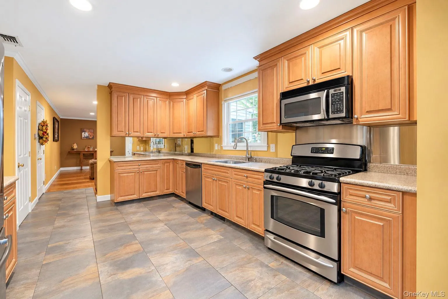 344 Barton Avenue, Brookhaven, NY, 4 Bedrooms Bedrooms, 8 Rooms Rooms,2 BathroomsBathrooms,Residential,For Rent,Barton,0,1056035 344 Barton Avenue, Brookhaven, NY, 4 Bedrooms Bedrooms, 8 Rooms Rooms,2 BathroomsBathrooms,Residential,For Rent,Barton,0,1056035