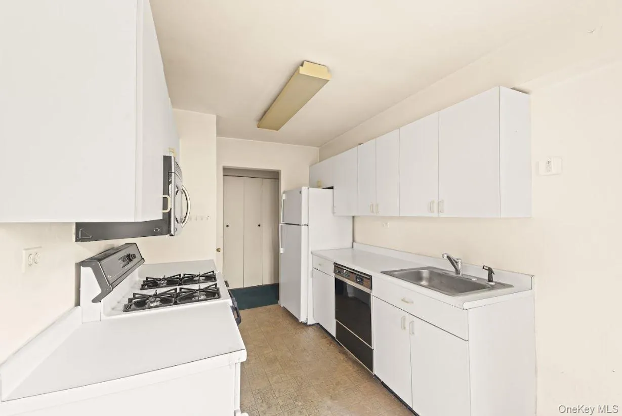 18-75 Corporal Kennedy Street, New York, NY, 1 Bedroom Bedrooms, 3 Rooms Rooms,1 BathroomBathrooms,Residential,For Rent,Corporal Kennedy,0,1056037 18-75 Corporal Kennedy Street, New York, NY, 1 Bedroom Bedrooms, 3 Rooms Rooms,1 BathroomBathrooms,Residential,For Rent,Corporal Kennedy,0,1056037