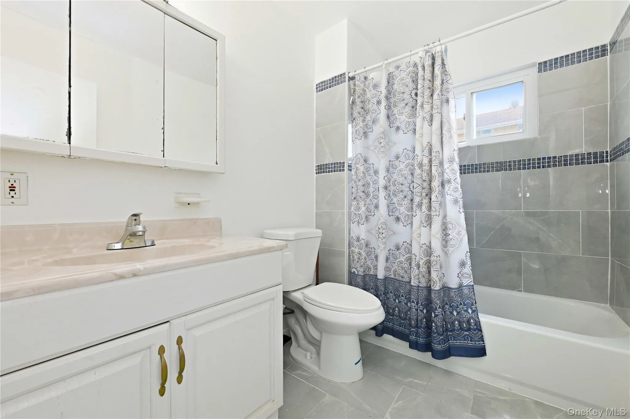 75 Harding Place, Hempstead, NY, 5 Bedrooms Bedrooms, 12 Rooms Rooms,2 BathroomsBathrooms,Residential,For Rent,Harding,0,1056040 75 Harding Place, Hempstead, NY, 5 Bedrooms Bedrooms, 12 Rooms Rooms,2 BathroomsBathrooms,Residential,For Rent,Harding,0,1056040