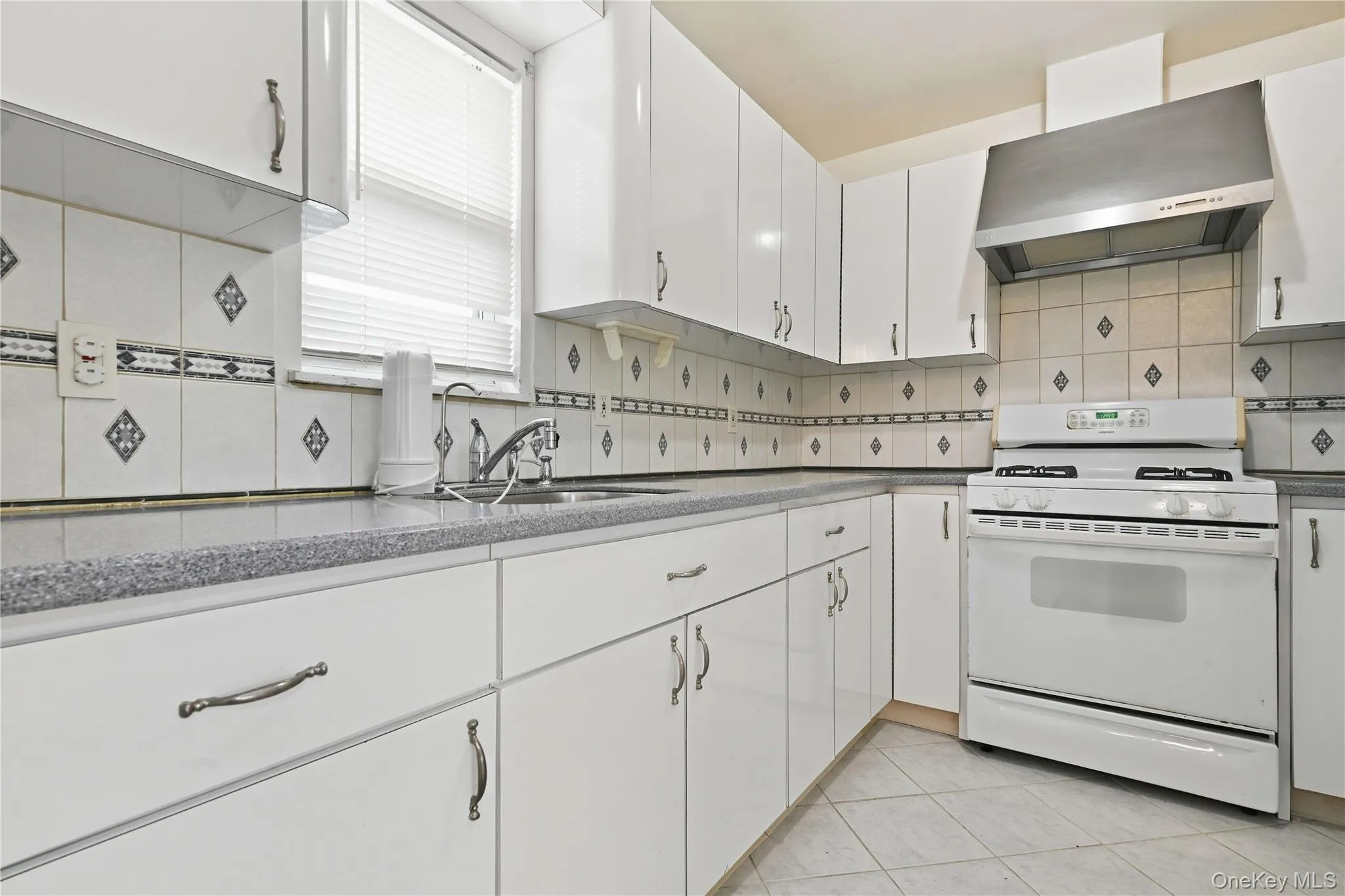75 Harding Place, Hempstead, NY, 5 Bedrooms Bedrooms, 12 Rooms Rooms,2 BathroomsBathrooms,Residential,For Rent,Harding,0,1056040 75 Harding Place, Hempstead, NY, 5 Bedrooms Bedrooms, 12 Rooms Rooms,2 BathroomsBathrooms,Residential,For Rent,Harding,0,1056040