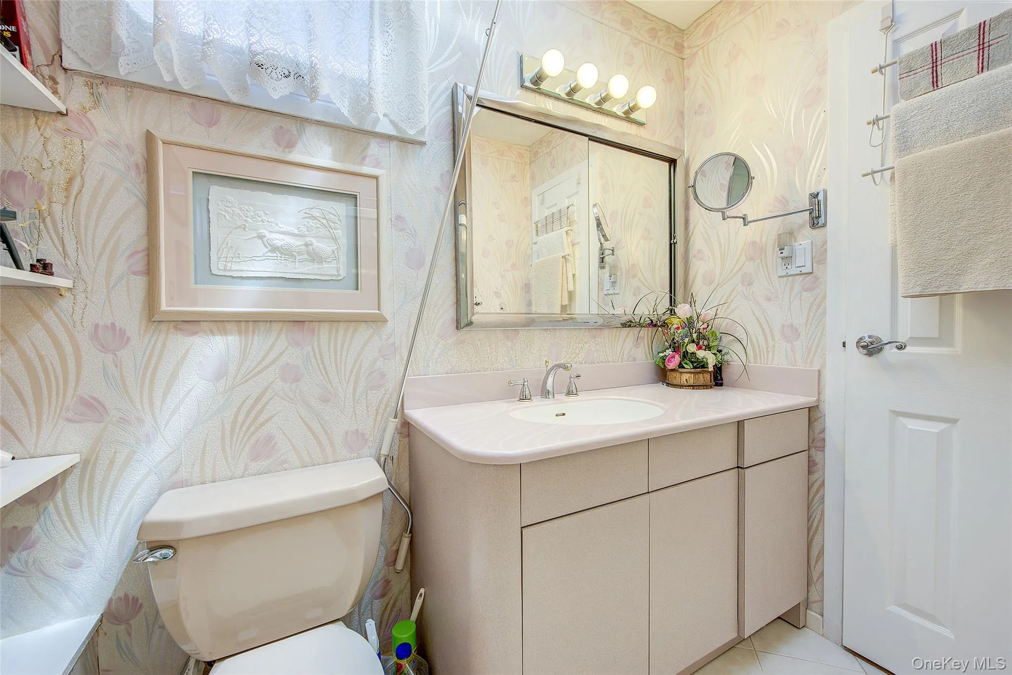Full bathroom Full bathroom