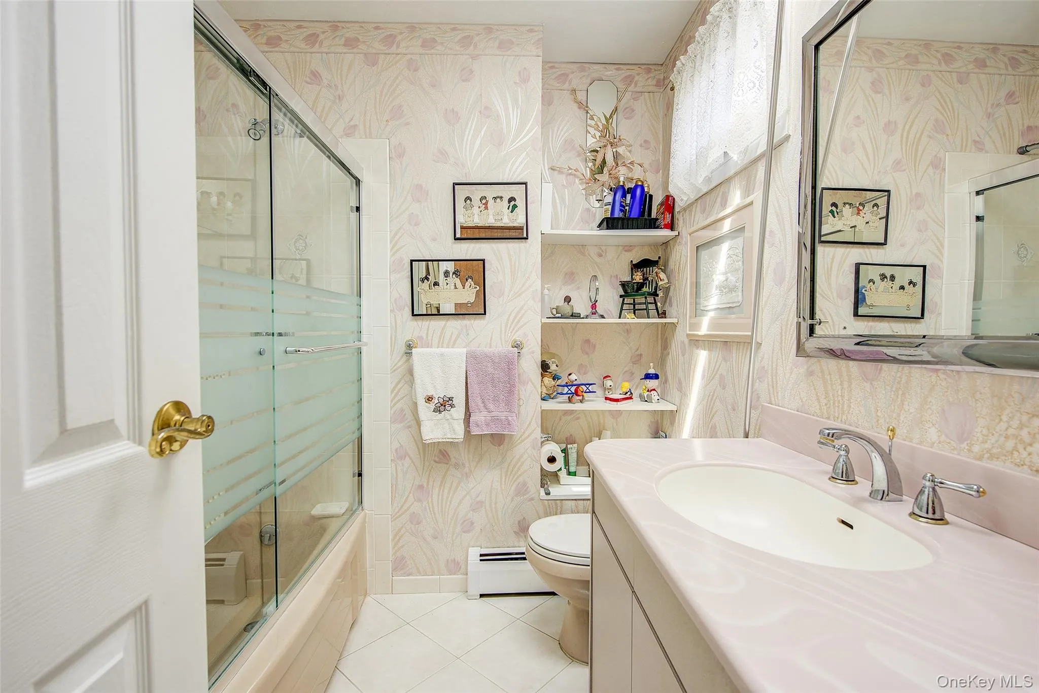 Full bathroom Full bathroom