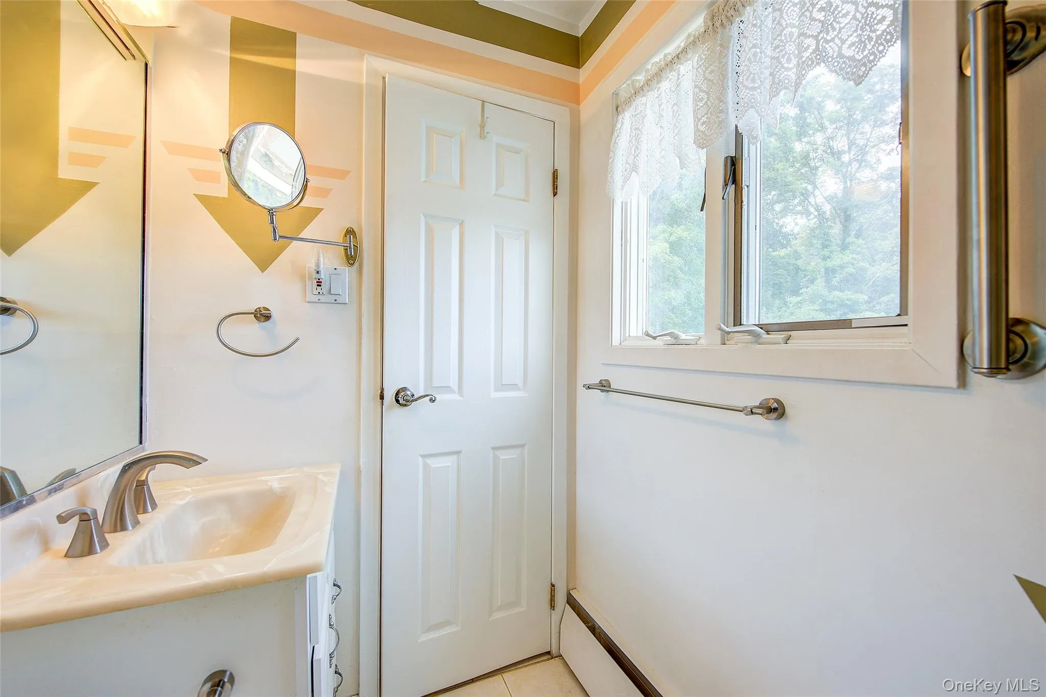 Full bathroom Full bathroom