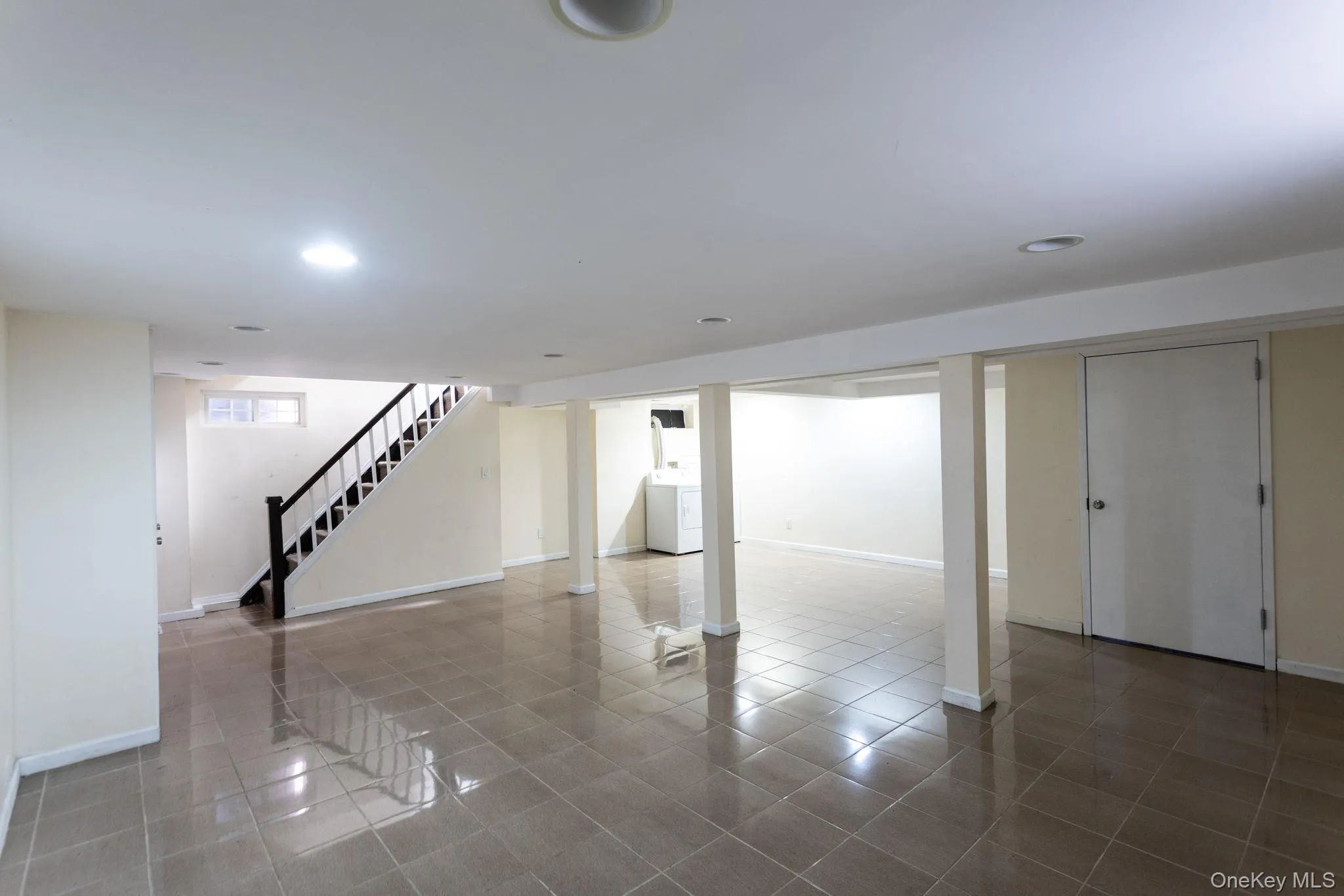 73-35 189th Street, New York, NY, 3 Bedrooms Bedrooms, 9 Rooms Rooms,1 BathroomBathrooms,Residential,For Rent,189th,0,1056057 73-35 189th Street, New York, NY, 3 Bedrooms Bedrooms, 9 Rooms Rooms,1 BathroomBathrooms,Residential,For Rent,189th,0,1056057