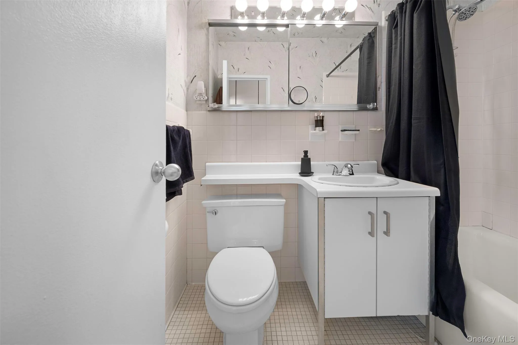 269-10 Grand Central Parkway, New York, NY, 1 Bedroom Bedrooms, 3 Rooms Rooms,1 BathroomBathrooms,Residential,For Rent,Grand Central,0,1056067 269-10 Grand Central Parkway, New York, NY, 1 Bedroom Bedrooms, 3 Rooms Rooms,1 BathroomBathrooms,Residential,For Rent,Grand Central,0,1056067