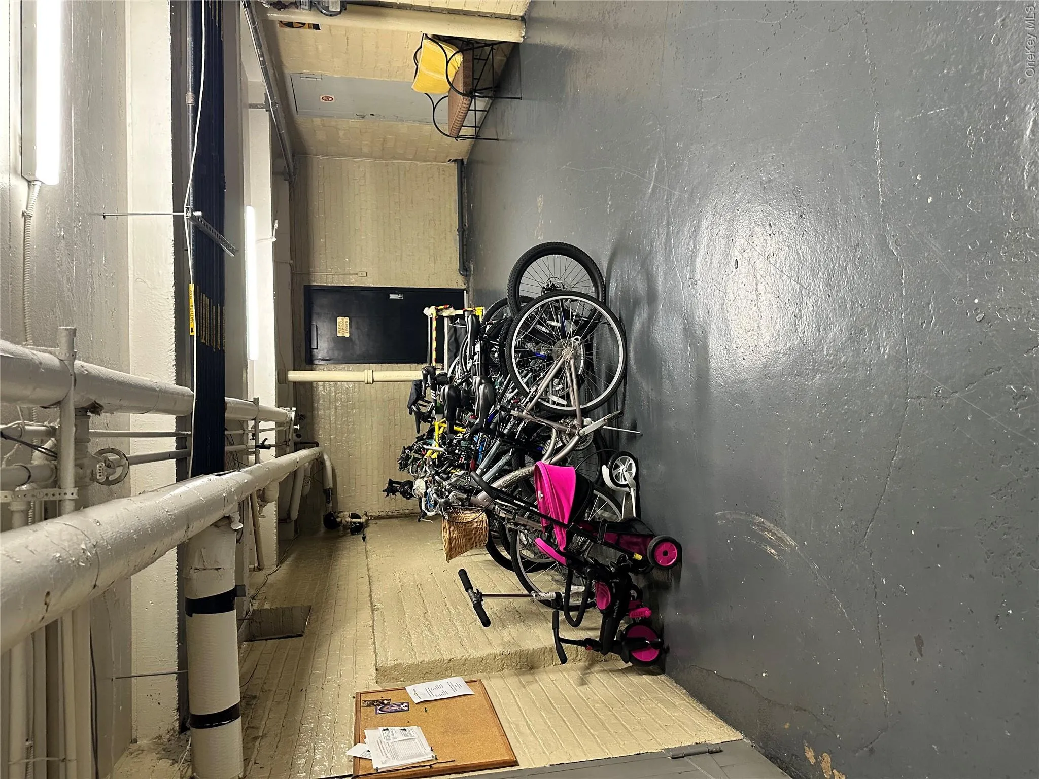 68-36 Burns, New York, NY, 1 Bedroom Bedrooms, 3 Rooms Rooms,1 BathroomBathrooms,Residential,For Rent,Burns,0,1056074 68-36 Burns, New York, NY, 1 Bedroom Bedrooms, 3 Rooms Rooms,1 BathroomBathrooms,Residential,For Rent,Burns,0,1056074