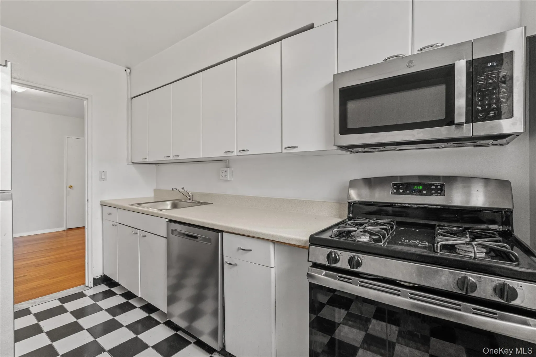 720 Pelham Road, New Rochelle, NY, 2 Bedrooms Bedrooms, 4 Rooms Rooms,1 BathroomBathrooms,Residential Lease,For Rent,Pelham,0,1056077 720 Pelham Road, New Rochelle, NY, 2 Bedrooms Bedrooms, 4 Rooms Rooms,1 BathroomBathrooms,Residential Lease,For Rent,Pelham,0,1056077