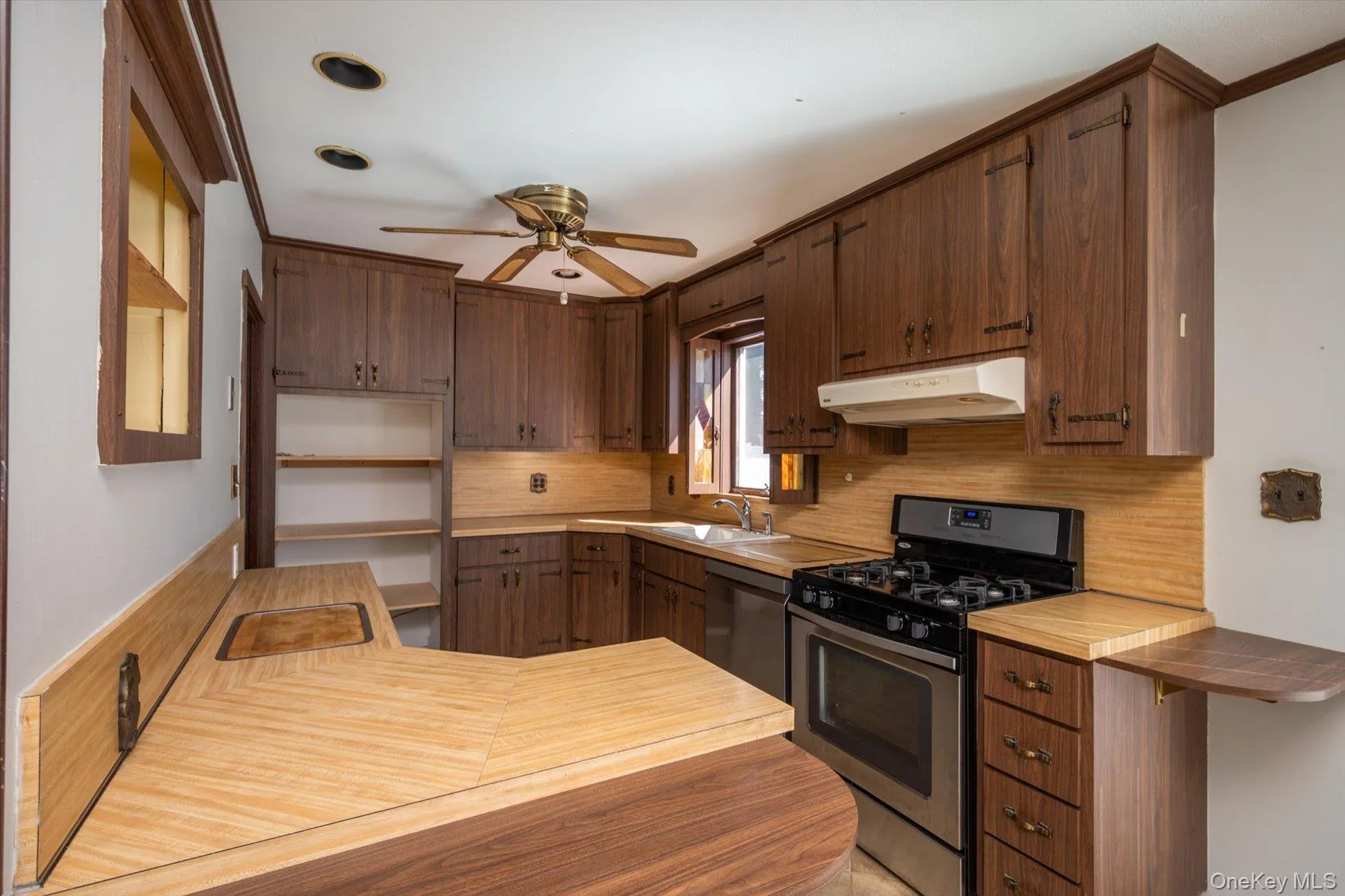 46 Hunter Lane, Oyster Bay, NY, 3 Bedrooms Bedrooms, 6 Rooms Rooms,2 BathroomsBathrooms,Residential,For Rent,Hunter,0,1056081 46 Hunter Lane, Oyster Bay, NY, 3 Bedrooms Bedrooms, 6 Rooms Rooms,2 BathroomsBathrooms,Residential,For Rent,Hunter,0,1056081