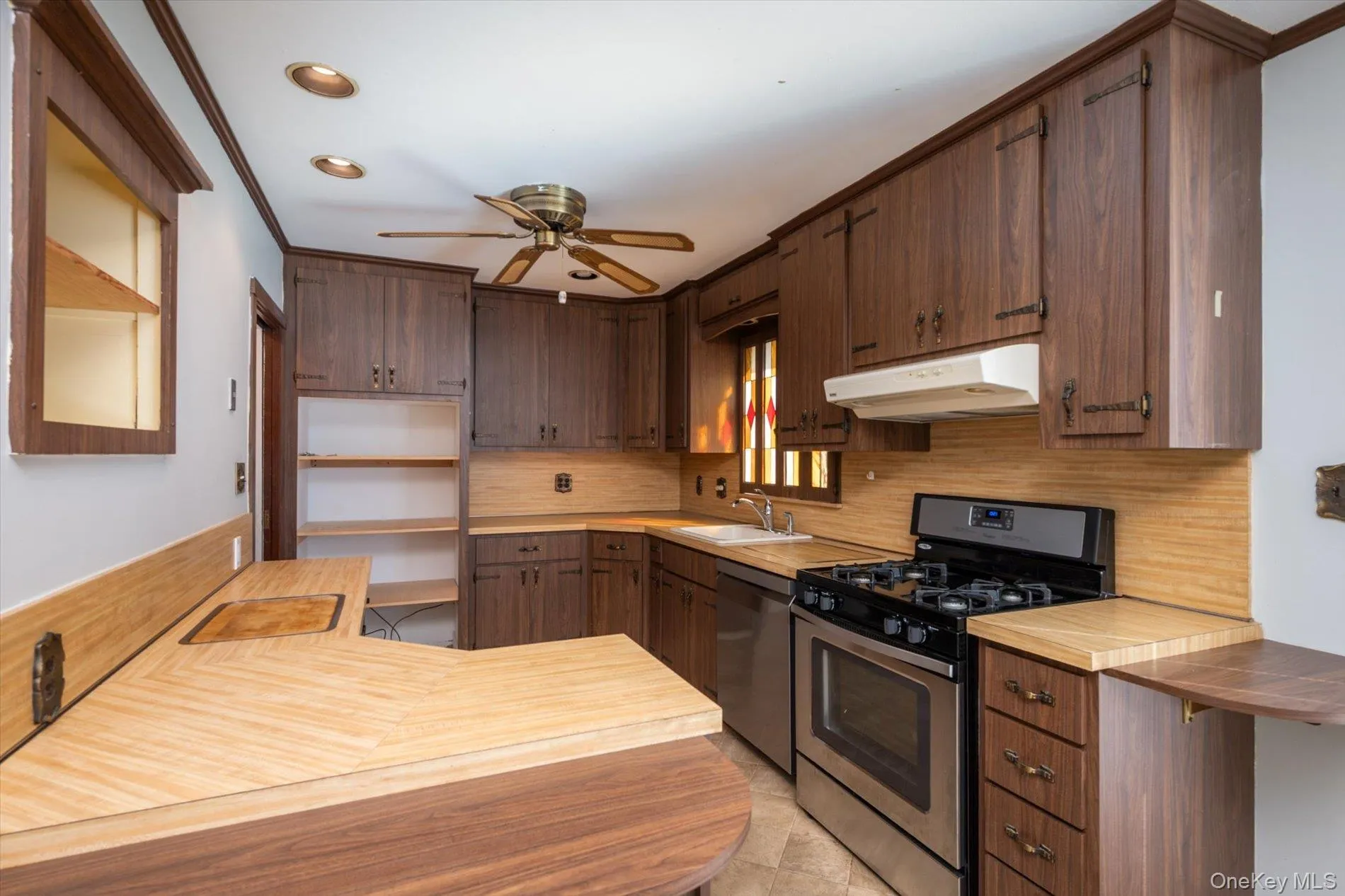 46 Hunter Lane, Oyster Bay, NY, 3 Bedrooms Bedrooms, 6 Rooms Rooms,2 BathroomsBathrooms,Residential,For Rent,Hunter,0,1056081 46 Hunter Lane, Oyster Bay, NY, 3 Bedrooms Bedrooms, 6 Rooms Rooms,2 BathroomsBathrooms,Residential,For Rent,Hunter,0,1056081