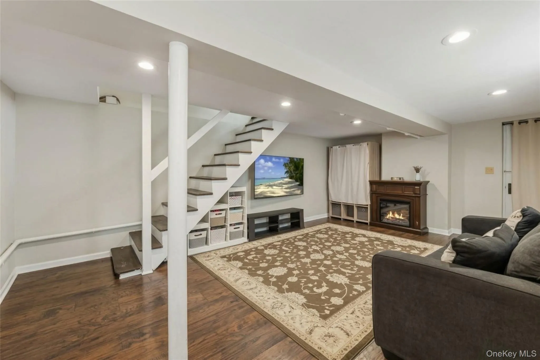 51 Sterling Avenue, Yonkers, NY, 3 Bedrooms Bedrooms, 8 Rooms Rooms,2 BathroomsBathrooms,Residential,For Rent,Sterling,0,1056086 51 Sterling Avenue, Yonkers, NY, 3 Bedrooms Bedrooms, 8 Rooms Rooms,2 BathroomsBathrooms,Residential,For Rent,Sterling,0,1056086