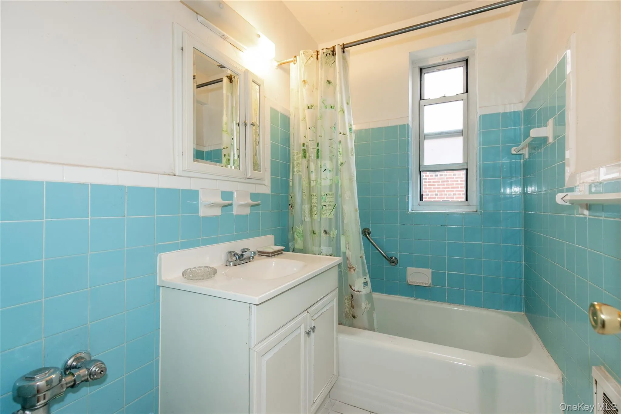 75 Middle Neck, North Hempstead, NY, 1 Bedroom Bedrooms, 5 Rooms Rooms,1 BathroomBathrooms,Residential,For Rent,Middle Neck,0,1056108 75 Middle Neck, North Hempstead, NY, 1 Bedroom Bedrooms, 5 Rooms Rooms,1 BathroomBathrooms,Residential,For Rent,Middle Neck,0,1056108
