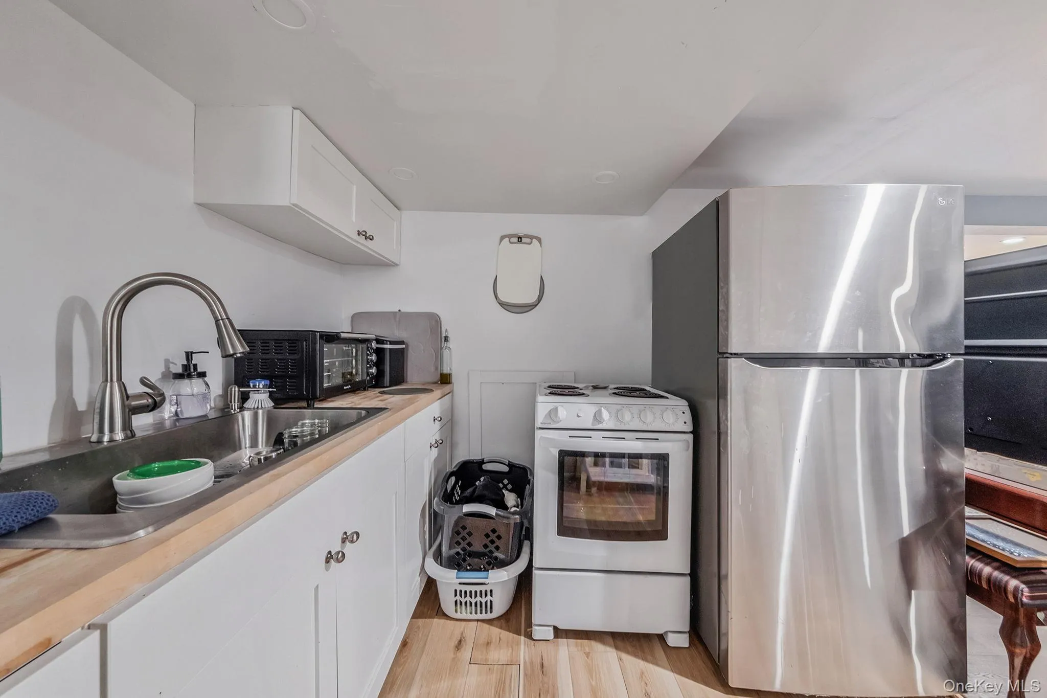 127 Clinton Avenue, Brookhaven, NY, 3 Bedrooms Bedrooms, 6 Rooms Rooms,2 BathroomsBathrooms,Residential,For Rent,Clinton,0,1056114 127 Clinton Avenue, Brookhaven, NY, 3 Bedrooms Bedrooms, 6 Rooms Rooms,2 BathroomsBathrooms,Residential,For Rent,Clinton,0,1056114