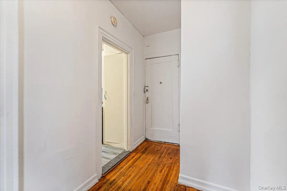 2186 Cruger Avenue, New York, NY, 1 Bedroom Bedrooms, 4 Rooms Rooms,1 BathroomBathrooms,Residential,For Rent,Cruger,0,1056118 2186 Cruger Avenue, New York, NY, 1 Bedroom Bedrooms, 4 Rooms Rooms,1 BathroomBathrooms,Residential,For Rent,Cruger,0,1056118