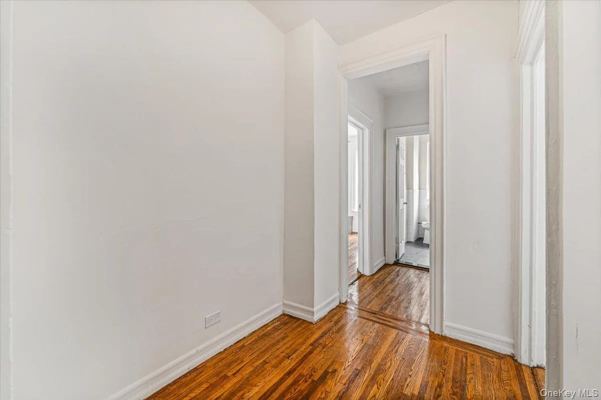 2186 Cruger Avenue, New York, NY, 1 Bedroom Bedrooms, 4 Rooms Rooms,1 BathroomBathrooms,Residential,For Rent,Cruger,0,1056118 2186 Cruger Avenue, New York, NY, 1 Bedroom Bedrooms, 4 Rooms Rooms,1 BathroomBathrooms,Residential,For Rent,Cruger,0,1056118