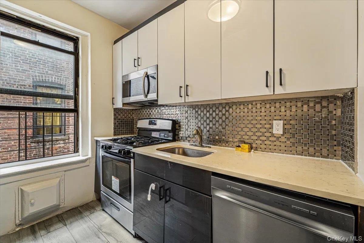 2186 Cruger Avenue, New York, NY, 1 Bedroom Bedrooms, 4 Rooms Rooms,1 BathroomBathrooms,Residential,For Rent,Cruger,0,1056118 2186 Cruger Avenue, New York, NY, 1 Bedroom Bedrooms, 4 Rooms Rooms,1 BathroomBathrooms,Residential,For Rent,Cruger,0,1056118