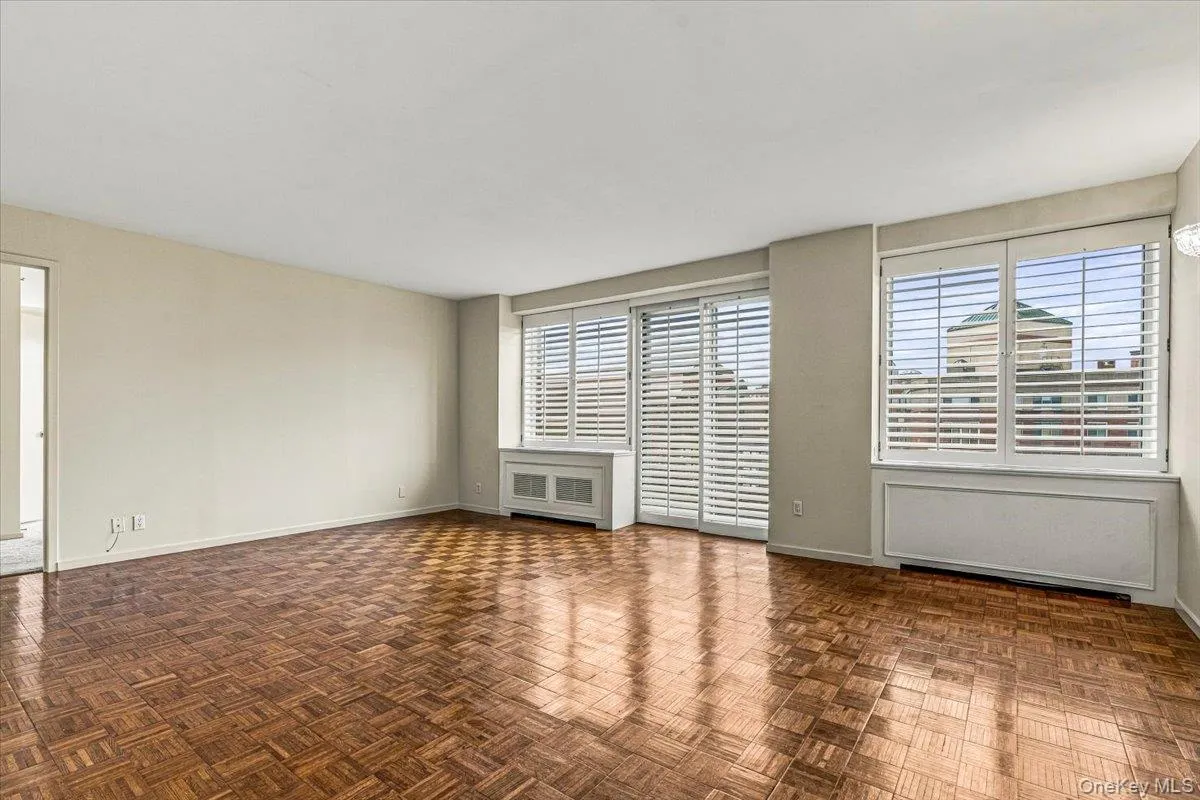 Bright & Spacious Living Room Bright & Spacious Living Room