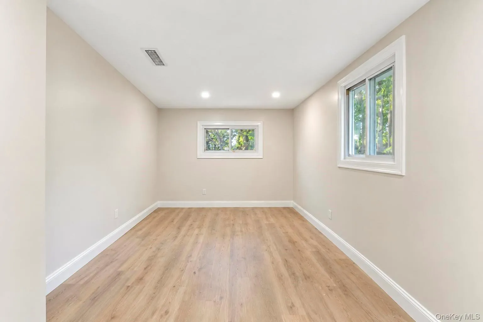 11 Tell Avenue, Babylon, NY, 3 Bedrooms Bedrooms, 5 Rooms Rooms,1 BathroomBathrooms,Residential,For Rent,Tell,0,1056151 11 Tell Avenue, Babylon, NY, 3 Bedrooms Bedrooms, 5 Rooms Rooms,1 BathroomBathrooms,Residential,For Rent,Tell,0,1056151