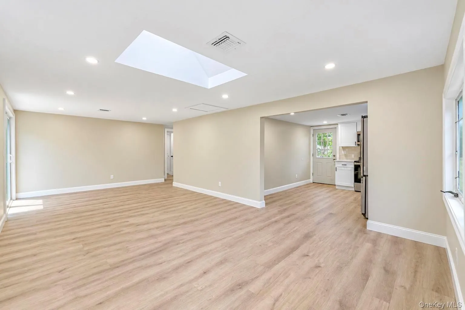 11 Tell Avenue, Babylon, NY, 3 Bedrooms Bedrooms, 5 Rooms Rooms,1 BathroomBathrooms,Residential,For Rent,Tell,0,1056151 11 Tell Avenue, Babylon, NY, 3 Bedrooms Bedrooms, 5 Rooms Rooms,1 BathroomBathrooms,Residential,For Rent,Tell,0,1056151