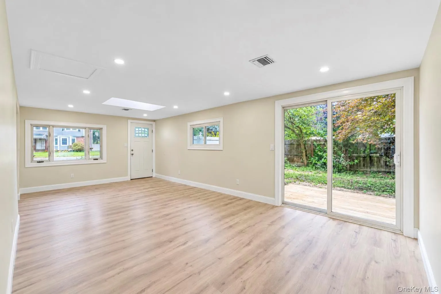 11 Tell Avenue, Babylon, NY, 3 Bedrooms Bedrooms, 5 Rooms Rooms,1 BathroomBathrooms,Residential,For Rent,Tell,0,1056151 11 Tell Avenue, Babylon, NY, 3 Bedrooms Bedrooms, 5 Rooms Rooms,1 BathroomBathrooms,Residential,For Rent,Tell,0,1056151