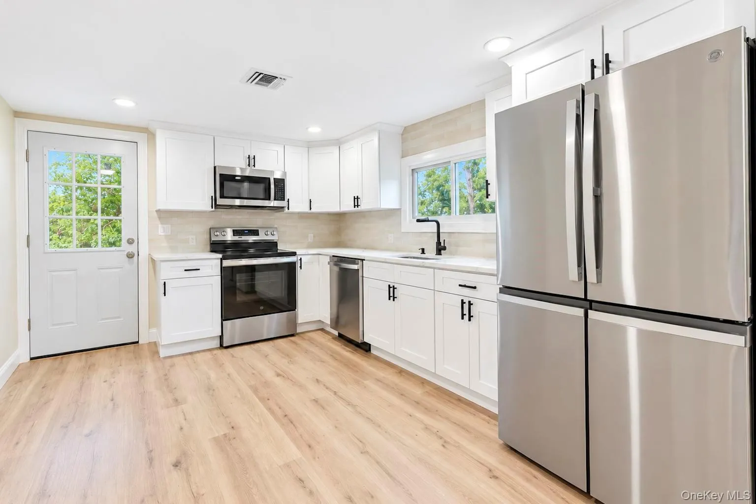 11 Tell Avenue, Babylon, NY, 3 Bedrooms Bedrooms, 5 Rooms Rooms,1 BathroomBathrooms,Residential,For Rent,Tell,0,1056151 11 Tell Avenue, Babylon, NY, 3 Bedrooms Bedrooms, 5 Rooms Rooms,1 BathroomBathrooms,Residential,For Rent,Tell,0,1056151