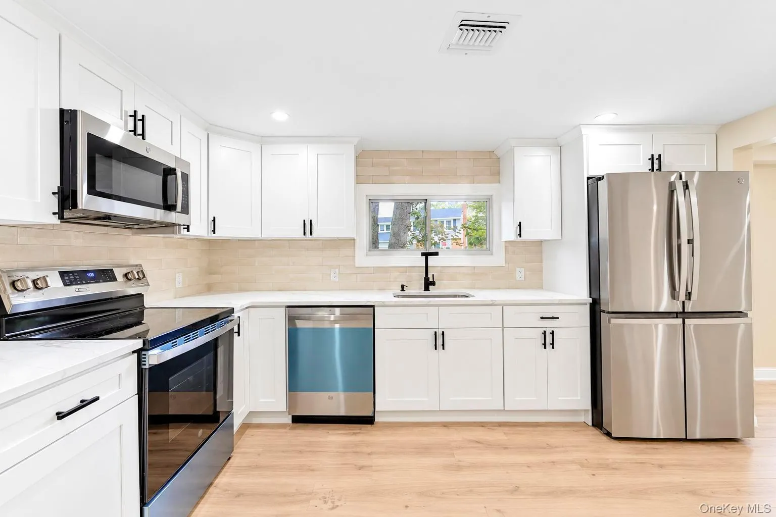 11 Tell Avenue, Babylon, NY, 3 Bedrooms Bedrooms, 5 Rooms Rooms,1 BathroomBathrooms,Residential,For Rent,Tell,0,1056151 11 Tell Avenue, Babylon, NY, 3 Bedrooms Bedrooms, 5 Rooms Rooms,1 BathroomBathrooms,Residential,For Rent,Tell,0,1056151