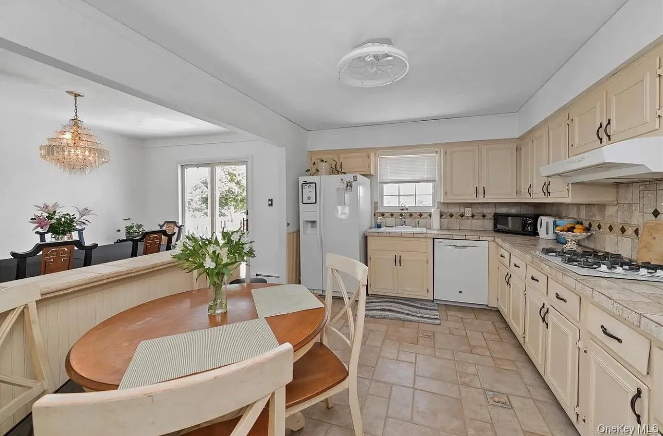 54 Acapulco Street, Hempstead, NY, 4 Bedrooms Bedrooms, 9 Rooms Rooms,3 BathroomsBathrooms,Residential,For Rent,Acapulco,0,1056175 54 Acapulco Street, Hempstead, NY, 4 Bedrooms Bedrooms, 9 Rooms Rooms,3 BathroomsBathrooms,Residential,For Rent,Acapulco,0,1056175