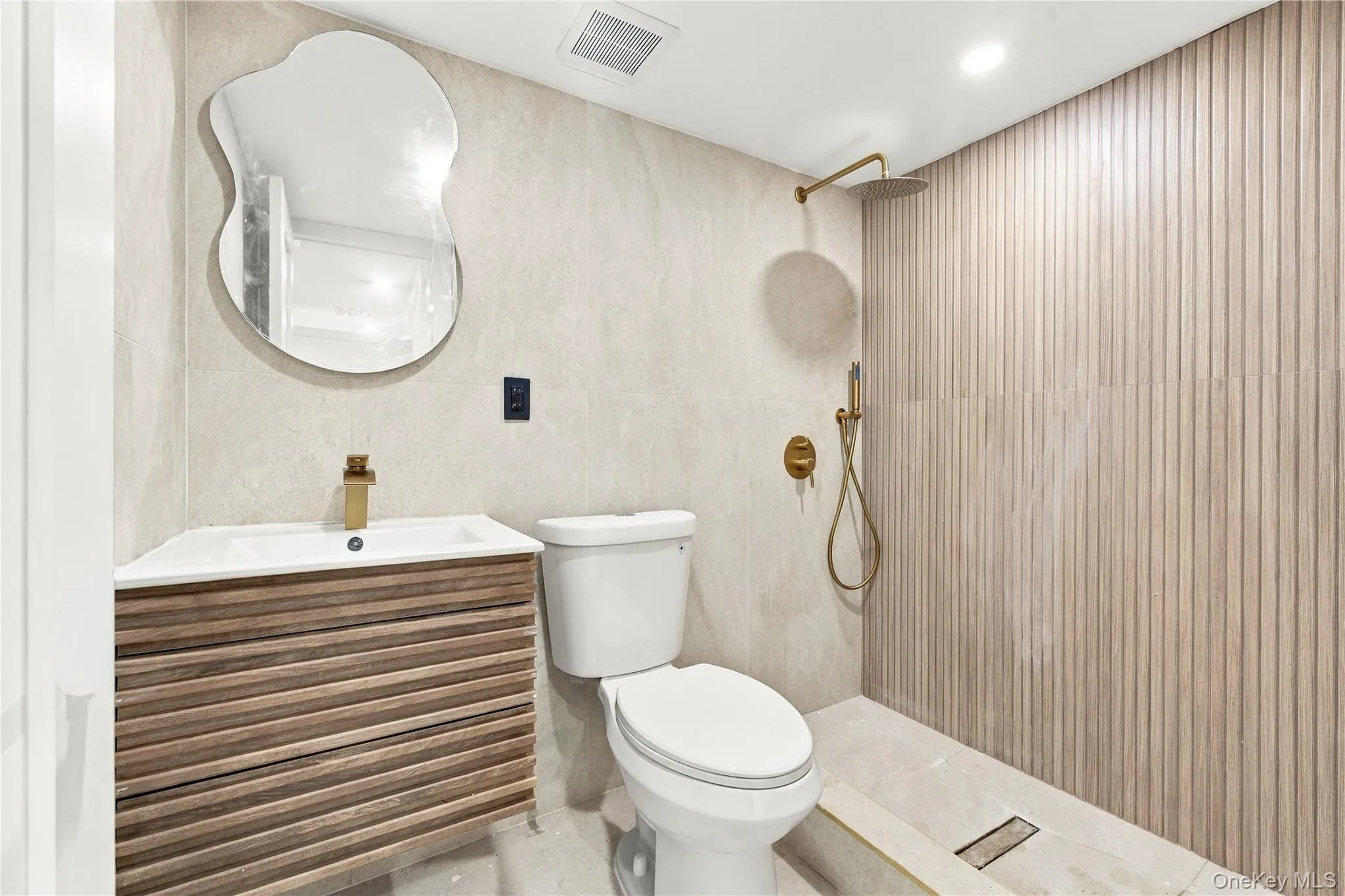 228-18 139th Avenue, New York, NY, 7 Bedrooms Bedrooms, 15 Rooms Rooms,4 BathroomsBathrooms,Residential,For Rent,139th,0,1056177 228-18 139th Avenue, New York, NY, 7 Bedrooms Bedrooms, 15 Rooms Rooms,4 BathroomsBathrooms,Residential,For Rent,139th,0,1056177