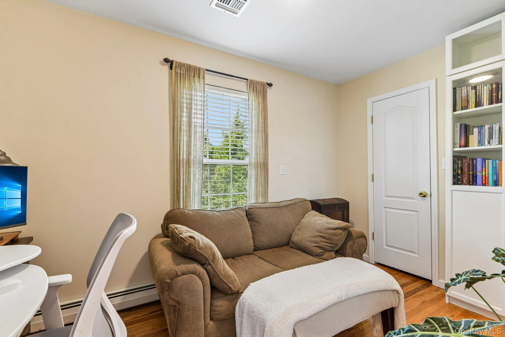 Den/office Can be a 2nd bedroom Den/office Can be a 2nd bedroom