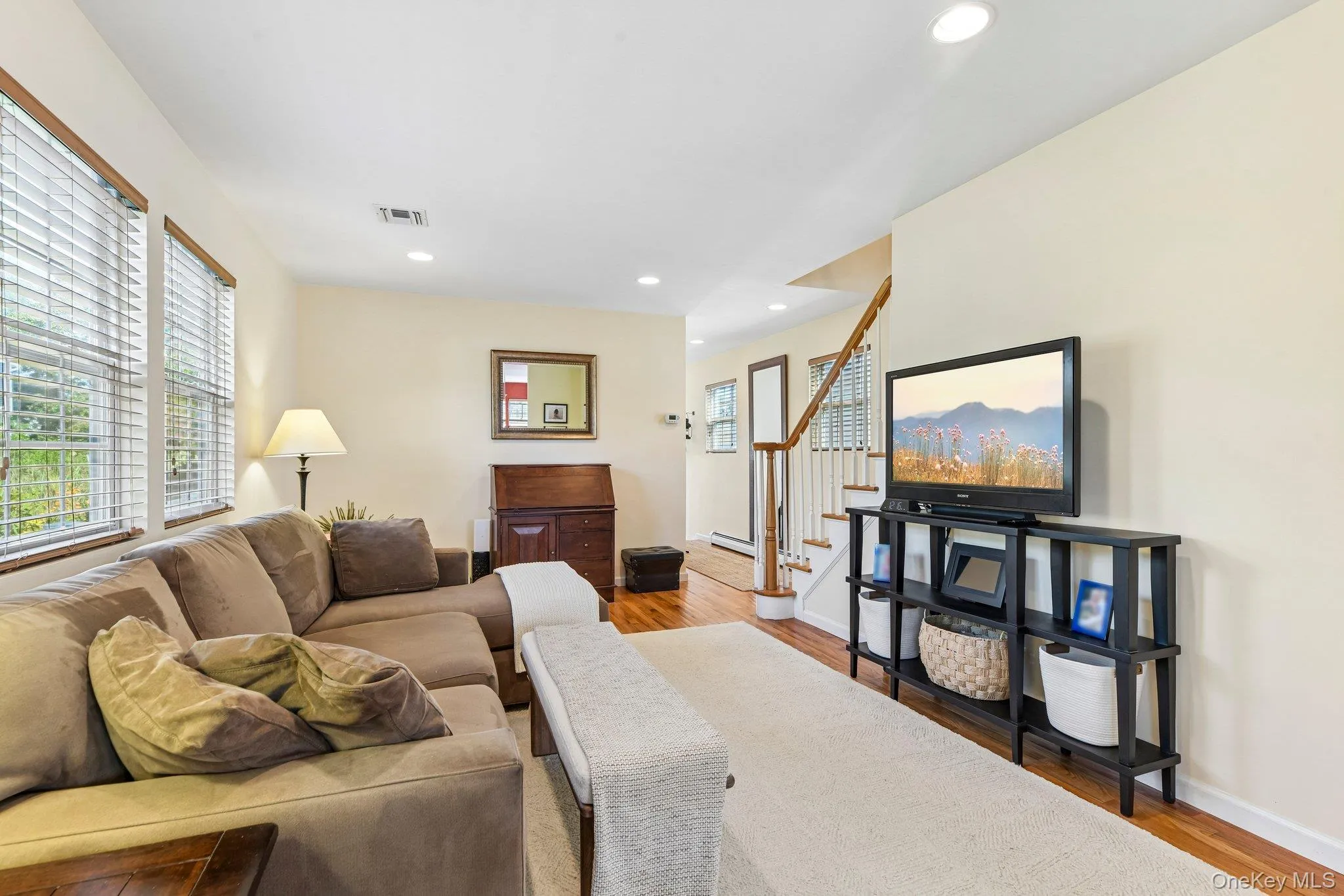 5 Martin Street, Hempstead, NY, 3 Bedrooms Bedrooms, 6 Rooms Rooms,1 BathroomBathrooms,Residential,For Rent,Martin,0,1056184 5 Martin Street, Hempstead, NY, 3 Bedrooms Bedrooms, 6 Rooms Rooms,1 BathroomBathrooms,Residential,For Rent,Martin,0,1056184