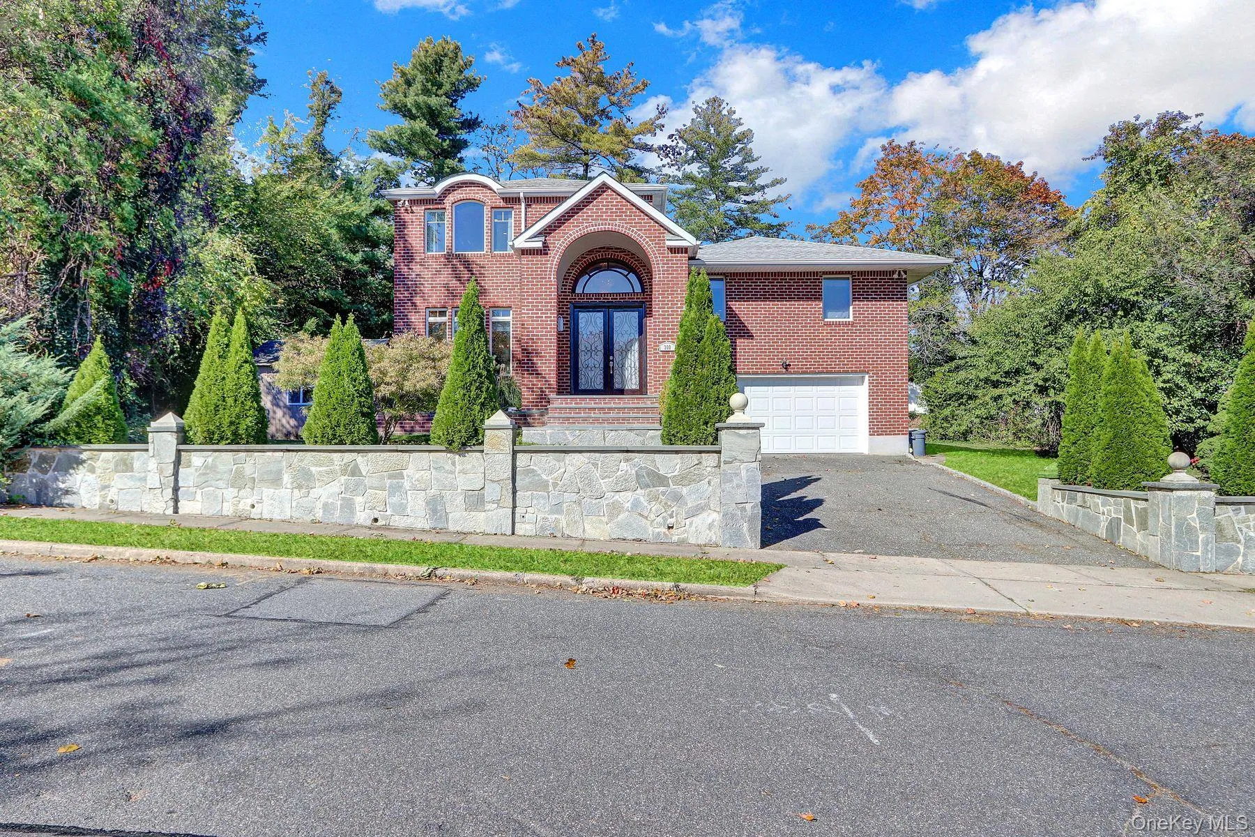300 Ellen Place, Oyster Bay, NY, 5 Bedrooms Bedrooms, 9 Rooms Rooms,4 BathroomsBathrooms,Residential,For Rent,Ellen,0,1056185 300 Ellen Place, Oyster Bay, NY, 5 Bedrooms Bedrooms, 9 Rooms Rooms,4 BathroomsBathrooms,Residential,For Rent,Ellen,0,1056185