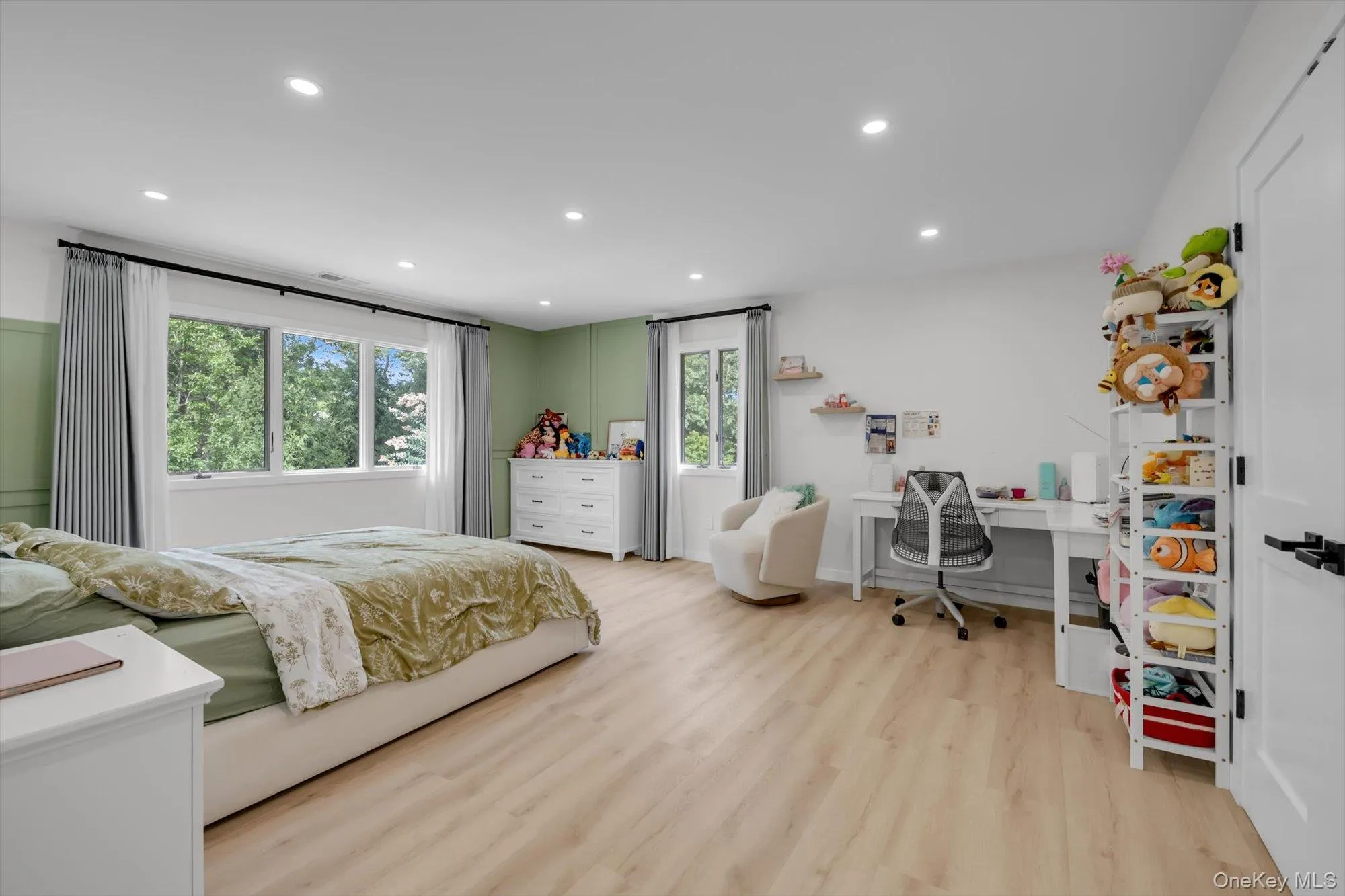 75 Belvedere Drive, Oyster Bay, NY, 5 Bedrooms Bedrooms, 11 Rooms Rooms,4 BathroomsBathrooms,Residential,For Rent,Belvedere,0,1056191 75 Belvedere Drive, Oyster Bay, NY, 5 Bedrooms Bedrooms, 11 Rooms Rooms,4 BathroomsBathrooms,Residential,For Rent,Belvedere,0,1056191