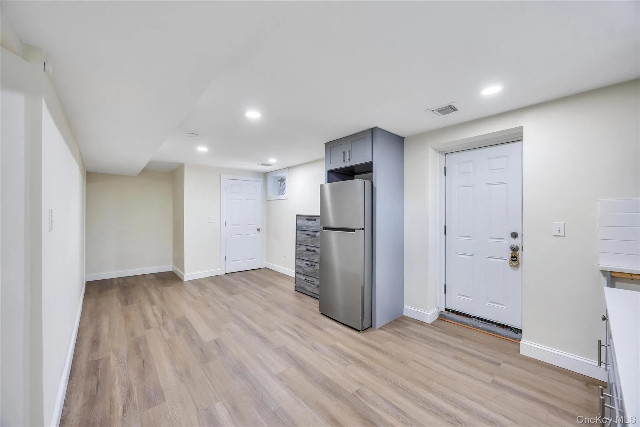 71 Penn Street, Brookhaven, NY, 6 Bedrooms Bedrooms, 9 Rooms Rooms,3 BathroomsBathrooms,Residential,For Rent,Penn,0,1056192 71 Penn Street, Brookhaven, NY, 6 Bedrooms Bedrooms, 9 Rooms Rooms,3 BathroomsBathrooms,Residential,For Rent,Penn,0,1056192