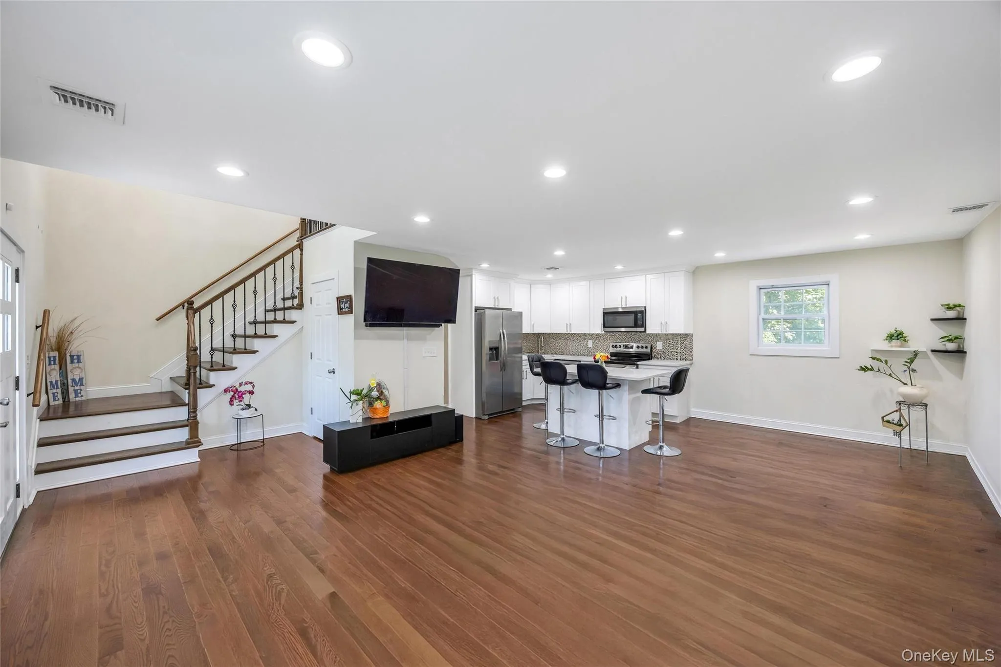 71 Penn Street, Brookhaven, NY, 6 Bedrooms Bedrooms, 9 Rooms Rooms,3 BathroomsBathrooms,Residential,For Rent,Penn,0,1056192 71 Penn Street, Brookhaven, NY, 6 Bedrooms Bedrooms, 9 Rooms Rooms,3 BathroomsBathrooms,Residential,For Rent,Penn,0,1056192