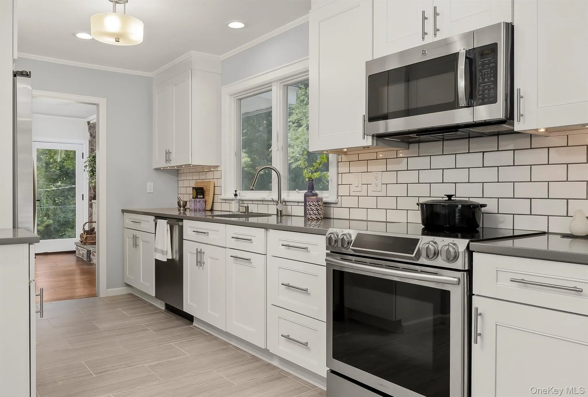 Beautifully appointed with stainless steel appliances Beautifully appointed with stainless steel appliances