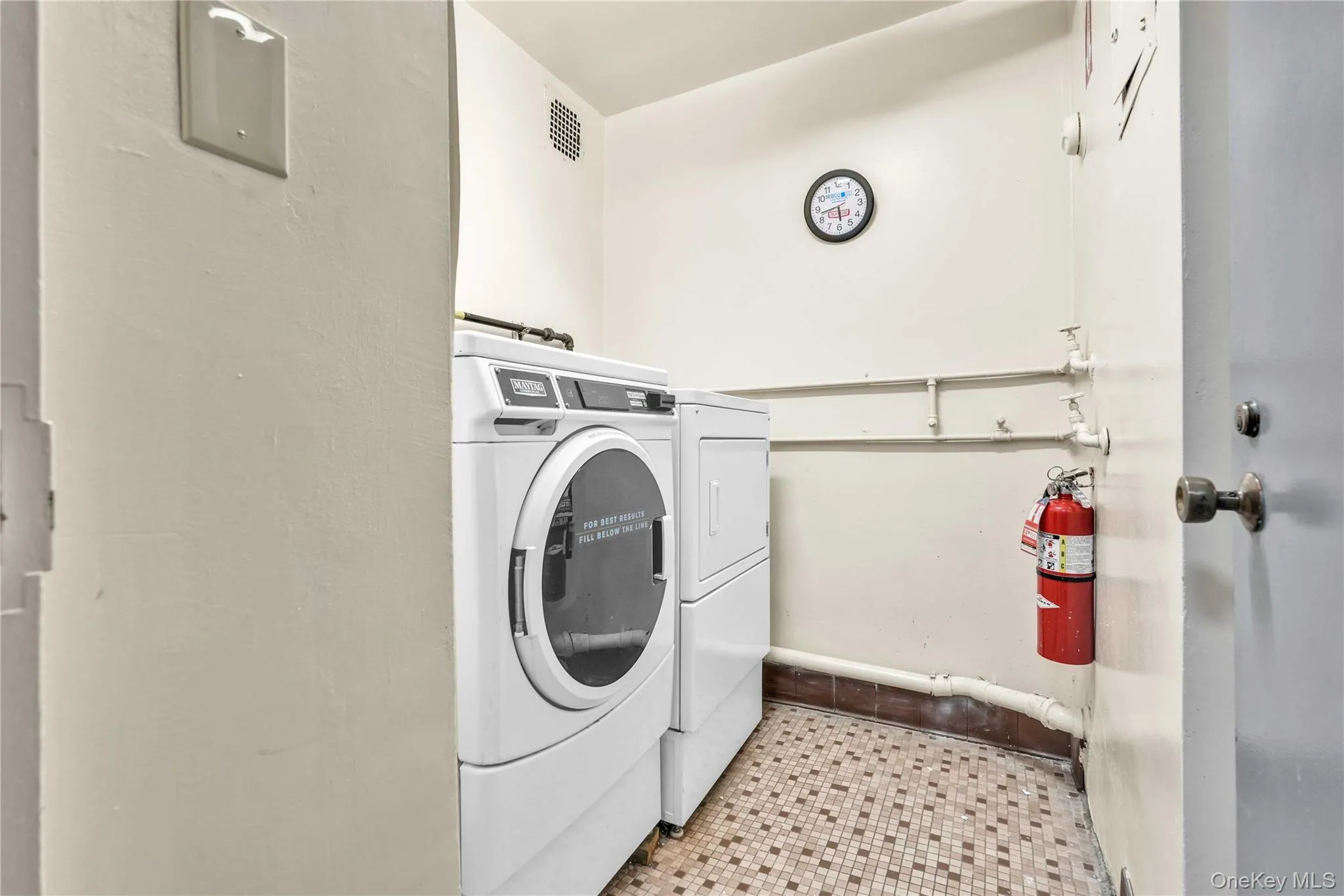 35-20 Leverich st Street, New York, NY, 3 Rooms Rooms,1 BathroomBathrooms,Residential,For Rent,Leverich st,0,1056205 35-20 Leverich st Street, New York, NY, 3 Rooms Rooms,1 BathroomBathrooms,Residential,For Rent,Leverich st,0,1056205