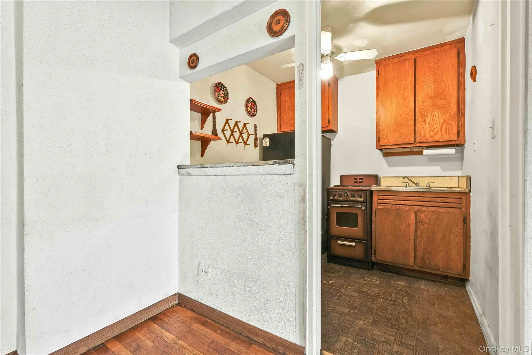 35-20 Leverich st Street, New York, NY, 3 Rooms Rooms,1 BathroomBathrooms,Residential,For Rent,Leverich st,0,1056205 35-20 Leverich st Street, New York, NY, 3 Rooms Rooms,1 BathroomBathrooms,Residential,For Rent,Leverich st,0,1056205