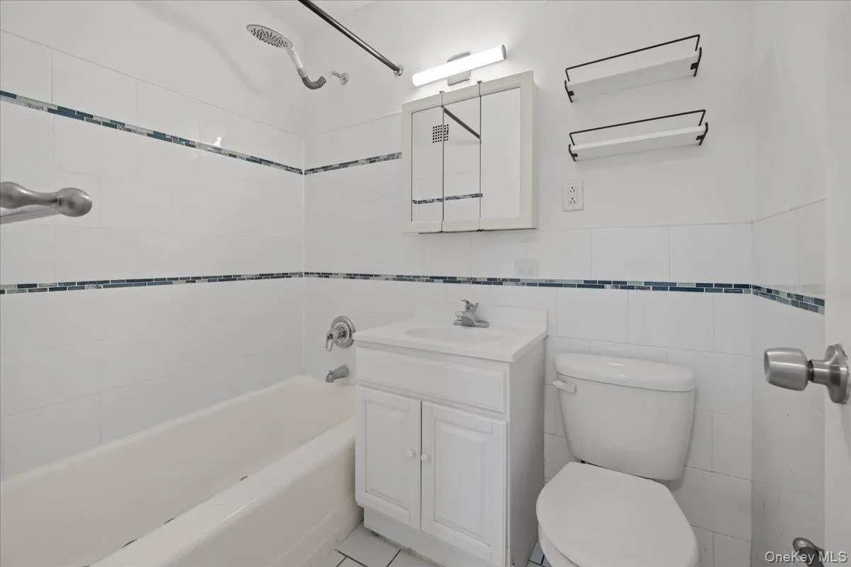 601 Kappock Street, New York, NY, 3 Rooms Rooms,1 BathroomBathrooms,Residential,For Rent,Kappock,0,1056213 601 Kappock Street, New York, NY, 3 Rooms Rooms,1 BathroomBathrooms,Residential,For Rent,Kappock,0,1056213