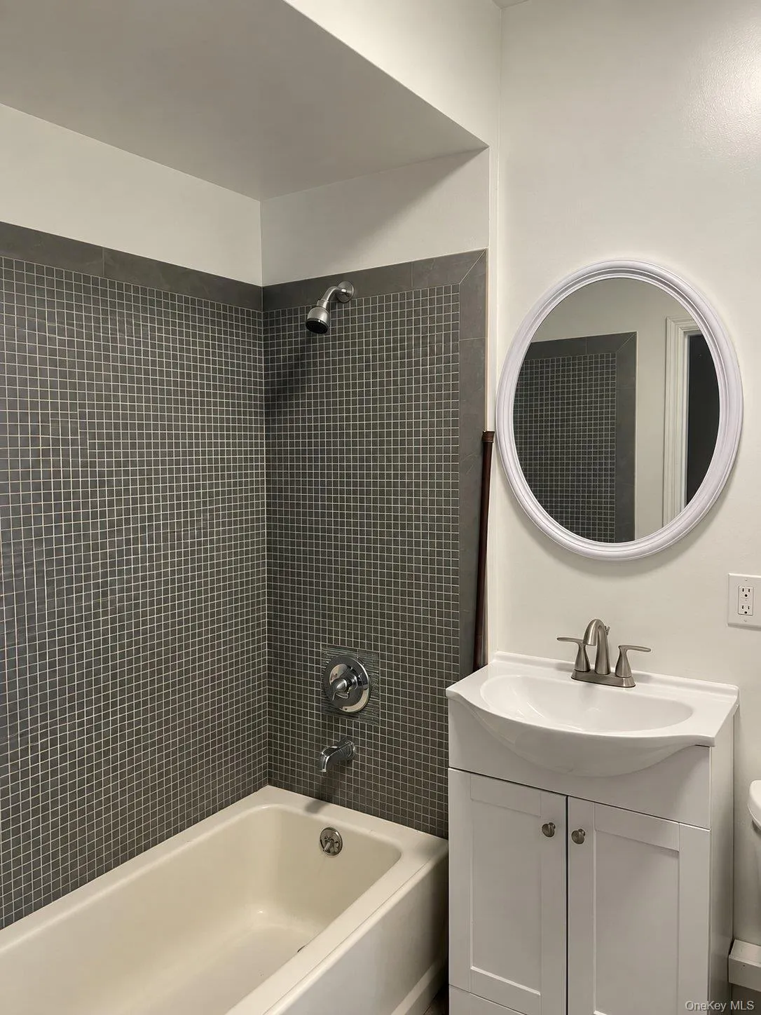bathroom bathroom